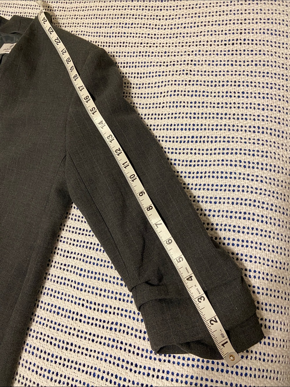 Aritzia Babaton Power Blazer dark grey colorway open front 3/4 sleeves Size 10 - Picture 16 of 16